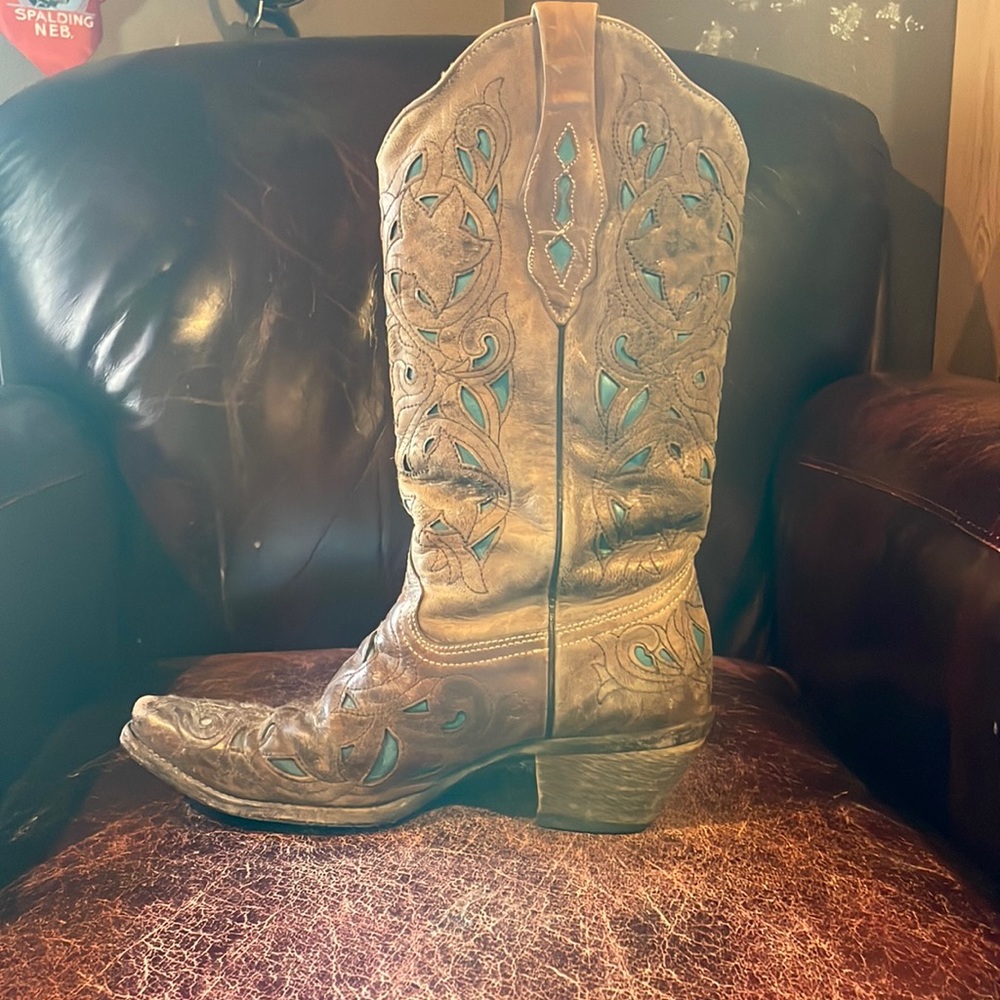 Corral cowgirl/western boots.